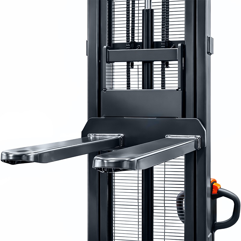 ELEKTRYCZNY WÓZEK MASZTOWY 1500 KG / 3500 MM – MAGAZYN WYSOKI