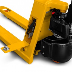 Electric Pallet Truck CORMAK Q15-4 1500kg Li-Ion with Additional Battery | CORMAK