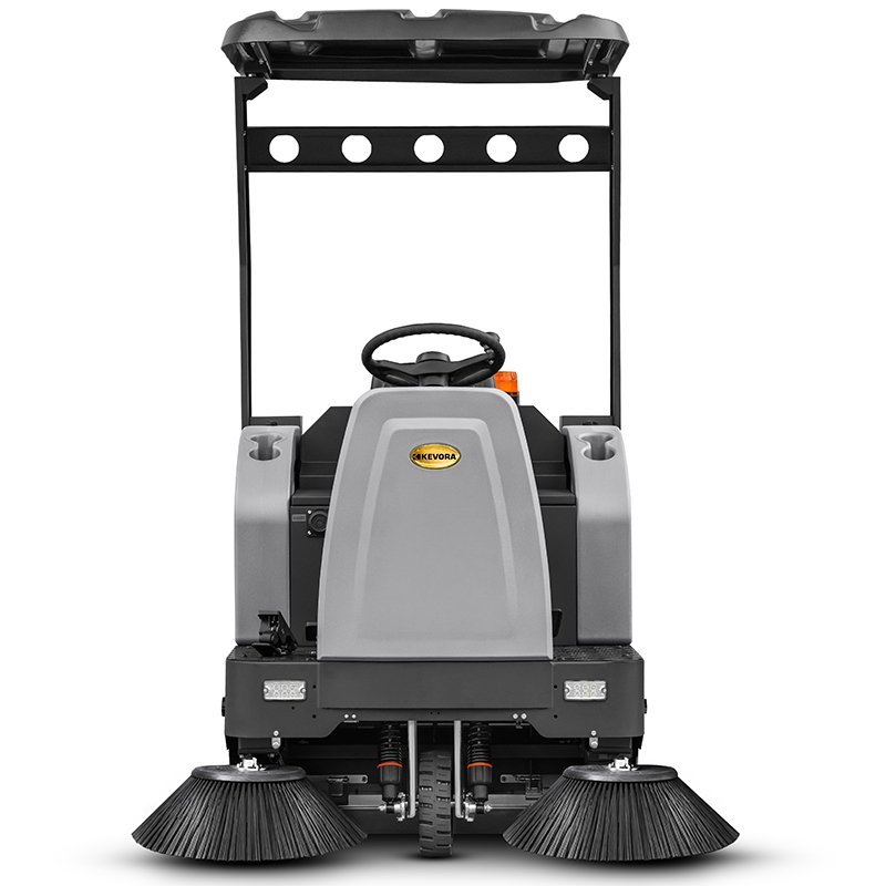 Ride-On Sweeper CORMAK ZP8700 with Spray System | CORMAK