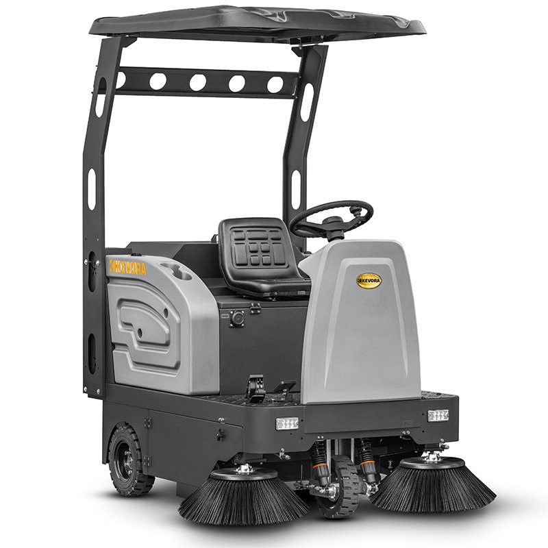 Ride-On Sweeper CORMAK ZP8700 with Spray System | CORMAK