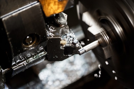 The use of CNC lathes in various industries