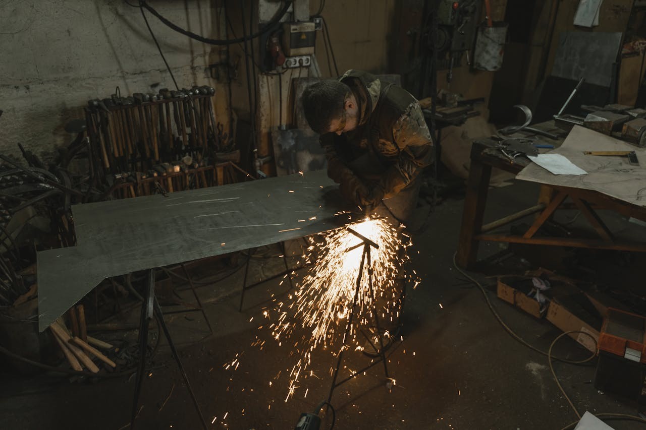 What and how to cut sheet metal?